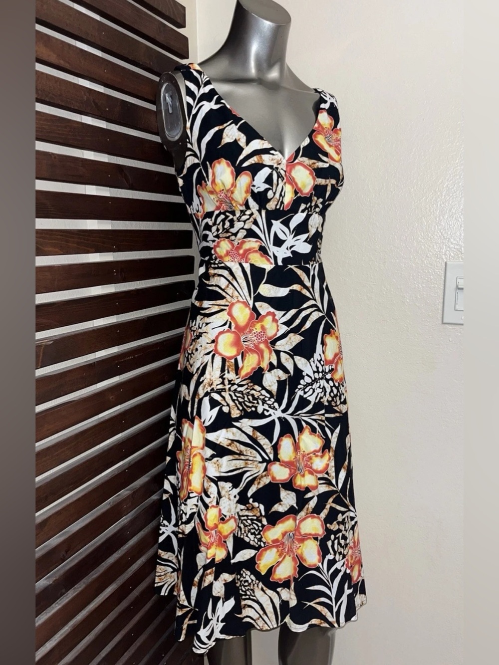 Jones New York Sport Black & Orange Hibiscus Floral Sleeveless V-Neck Dress